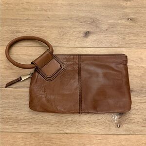 HOBO Sable Leather Ring-Handle Wristlet Truffle EUC